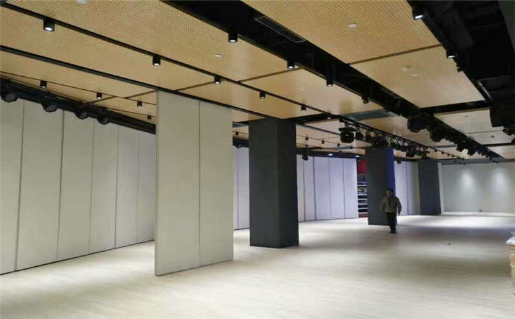 22厚實(shí)木運(yùn)動(dòng)地板造價(jià)是的多少?