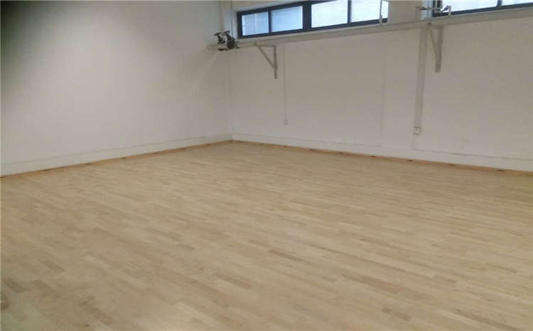 內蒙古楓樺木體育場地板怎么安裝