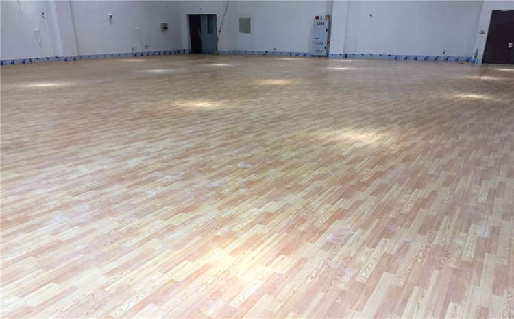 松木舞臺(tái)實(shí)木地板圖片及價(jià)格