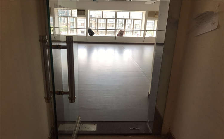 橡膠木運(yùn)動籃球地板報價