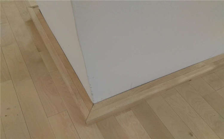 24厚籃球場(chǎng)地木地板怎么翻新？