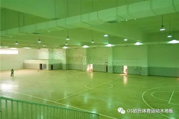 �Ĵ���֦��ĳ�WУ�\��ľ�ذ尸��